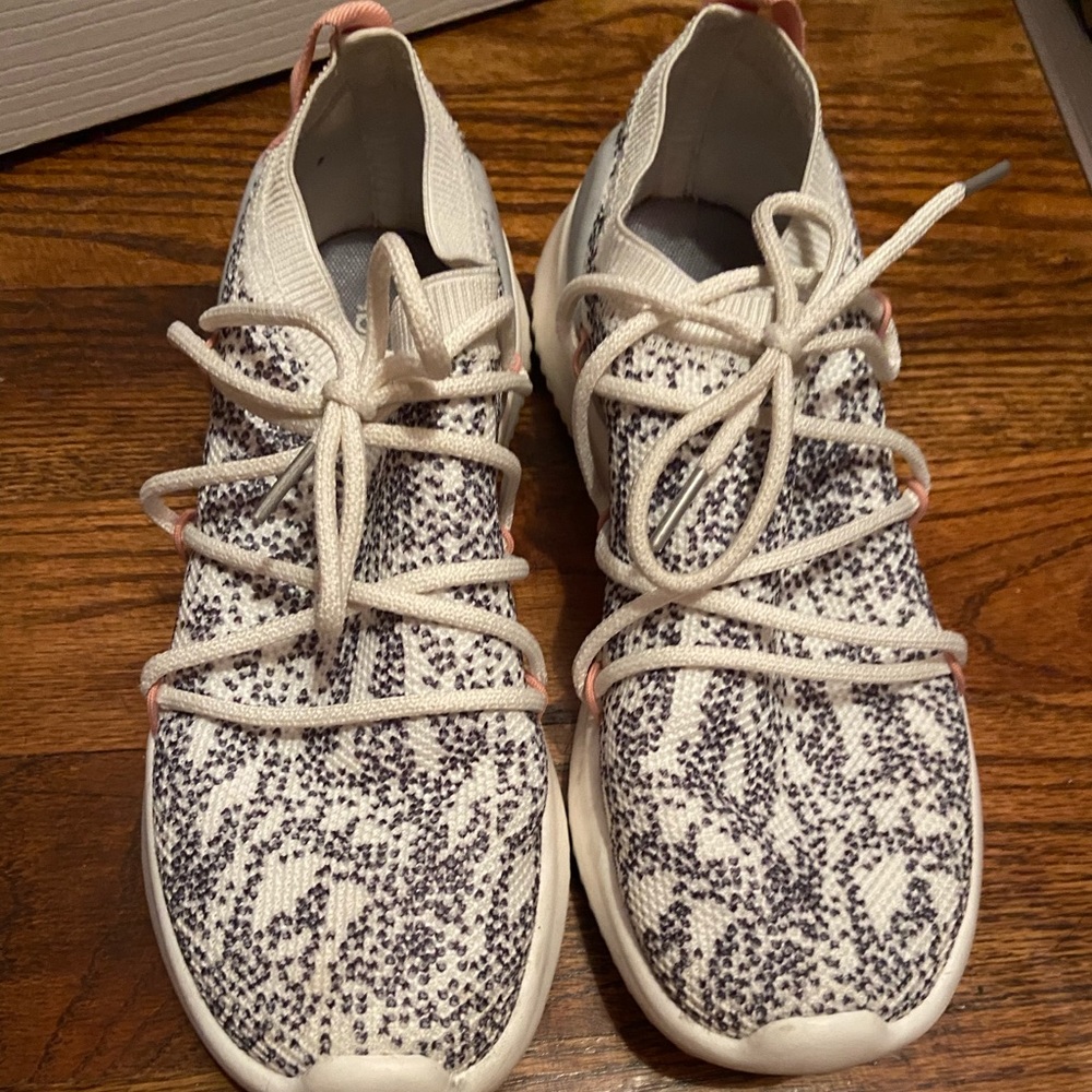 Adidas tennis shoes